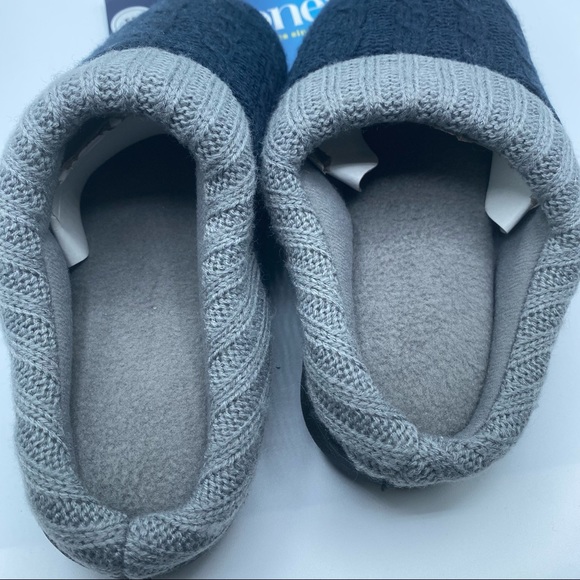 Isotoner Women’s Sweater Becca Slippers Size Small - Picture 7 of 7
